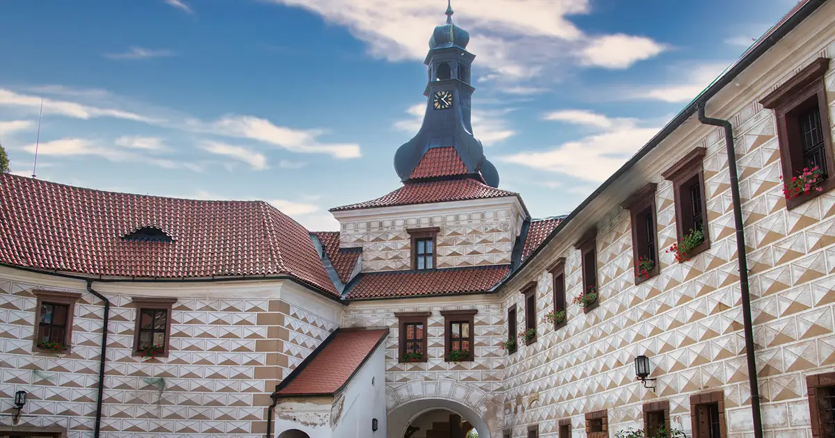 Nenápadný gigant Černokostelecka: Jak Lesy ČZU propojují zámek, bučiny, rybníky i váš stůl